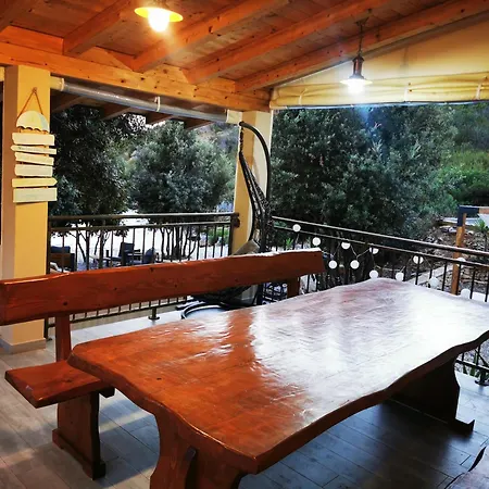 Secluded House With Private Beach Adria בית נופש