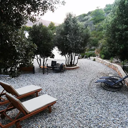 Nyaraló Secluded House With Private Beach Adria